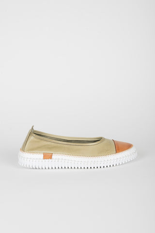 Dancer Cécile green