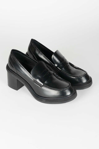 MOCASÍN TACÓN NEGRO