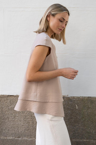 TOP DESNIVELES HOMBRO BEIGE