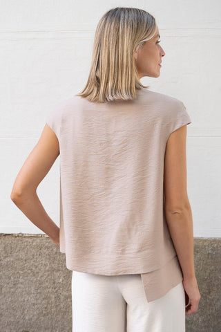 TOP DESNIVELES HOMBRO BEIGE