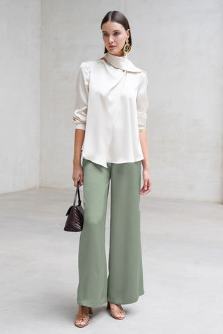 TOP DETALLE CUELLO CREMA