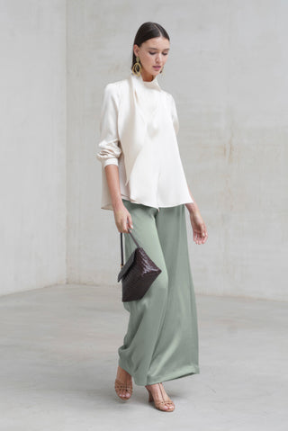 TOP DETALLE CUELLO CREMA