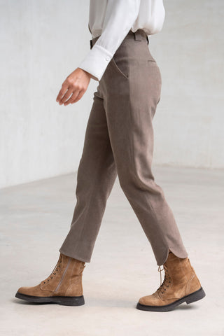 PANTALÓN VICO ESTRECHO ABERTURA ABAJO TOPO