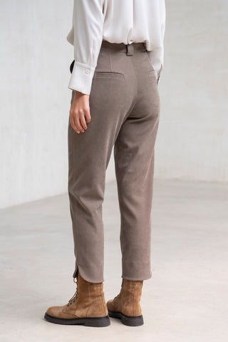 PANTALÓN VICO ESTRECHO ABERTURA ABAJO TOPO