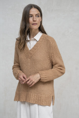 JERSEY AMPLIO SPECCO CUELLO PICO CAMEL