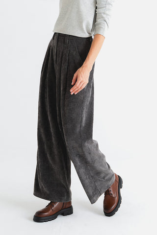 PANTALON PINZAS GRIS